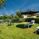 Apartman First-Floor Apartment With Private Garden