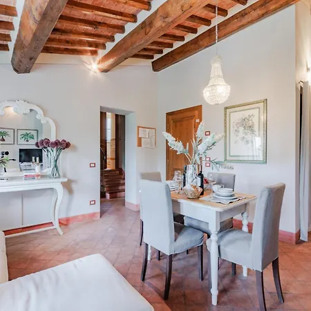First-Floor Apartment With Private Garden *