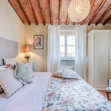 Apartman First-Floor Apartment With Private Garden *