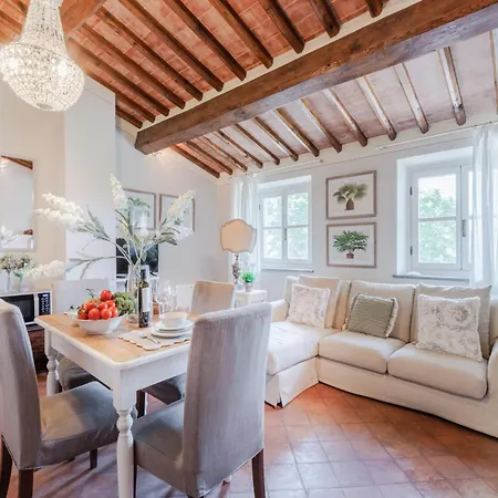 First-floor With Private Garden Apartament Cappella